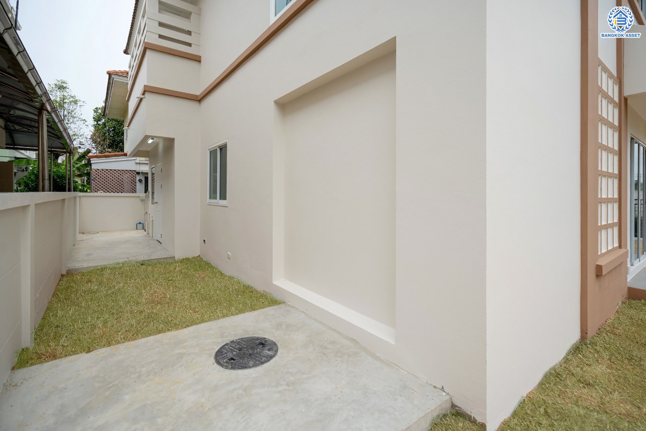 บ้านมือสองตกแต่งใหม่ โครงการ มณีรินทร์พาร์ค รัตนาธิเบศร์-ท่าอิฐ หลังมุม แบรนด์ Property Perfect เนื้อที่ 74.10 ตร.ว. ฟังก์ชัน 3 ห้องนอน 3 ห้องน้ำ 1 ห้องอเนกประสงค์ จอดรถได้ 2 คัน บนทำเลศักยภาพ เชื่อมต่อทั้ง ถนนรัตนาธิเบศร์ และถนนราชพฤกษ์ ใจกลาง 2 เซ็นทรัลฯ ใกล้ทางด่วน "งามวงศ์วาน" และรถไฟฟ้า "สถานีบางรักน้อยท่าอิฐ"